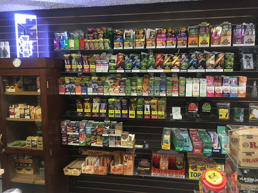 Tobacco Shop «Finesse Smoke Shop», reviews and photos, 5040 E McDowell Rd, Phoenix, AZ 85008, USA