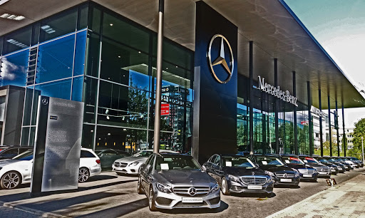 Mercedes-Benz dealership in Hamburg
