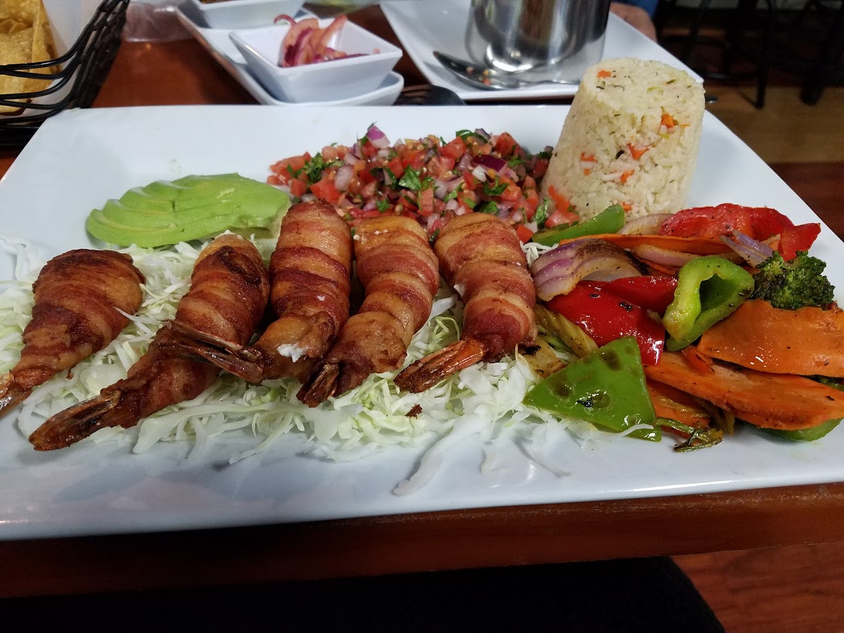 Los Cuates Seafood and Bar