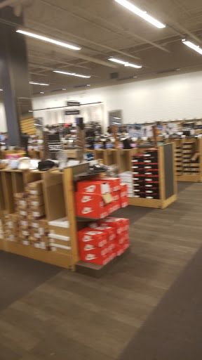 Shoe Store «DSW Designer Shoe Warehouse», reviews and photos, 7321 Lake St, River Forest, IL 60305, USA