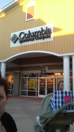 Sportswear Store «Columbia Sportswear Outlet Store at Tanger Outlet Center», reviews and photos, 2200 Tanger Blvd #100, Washington, PA 15301, USA