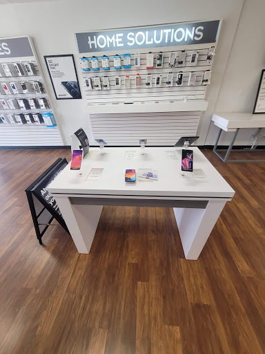 Cell Phone Store «Verizon Wireless», reviews and photos, 16033 Bolsa Chica St, Huntington Beach, CA 92649, USA