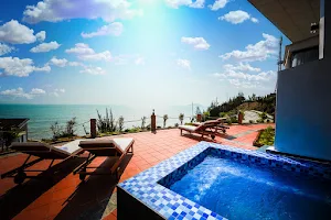 Aurora Villa & Resort Quy Nhon image