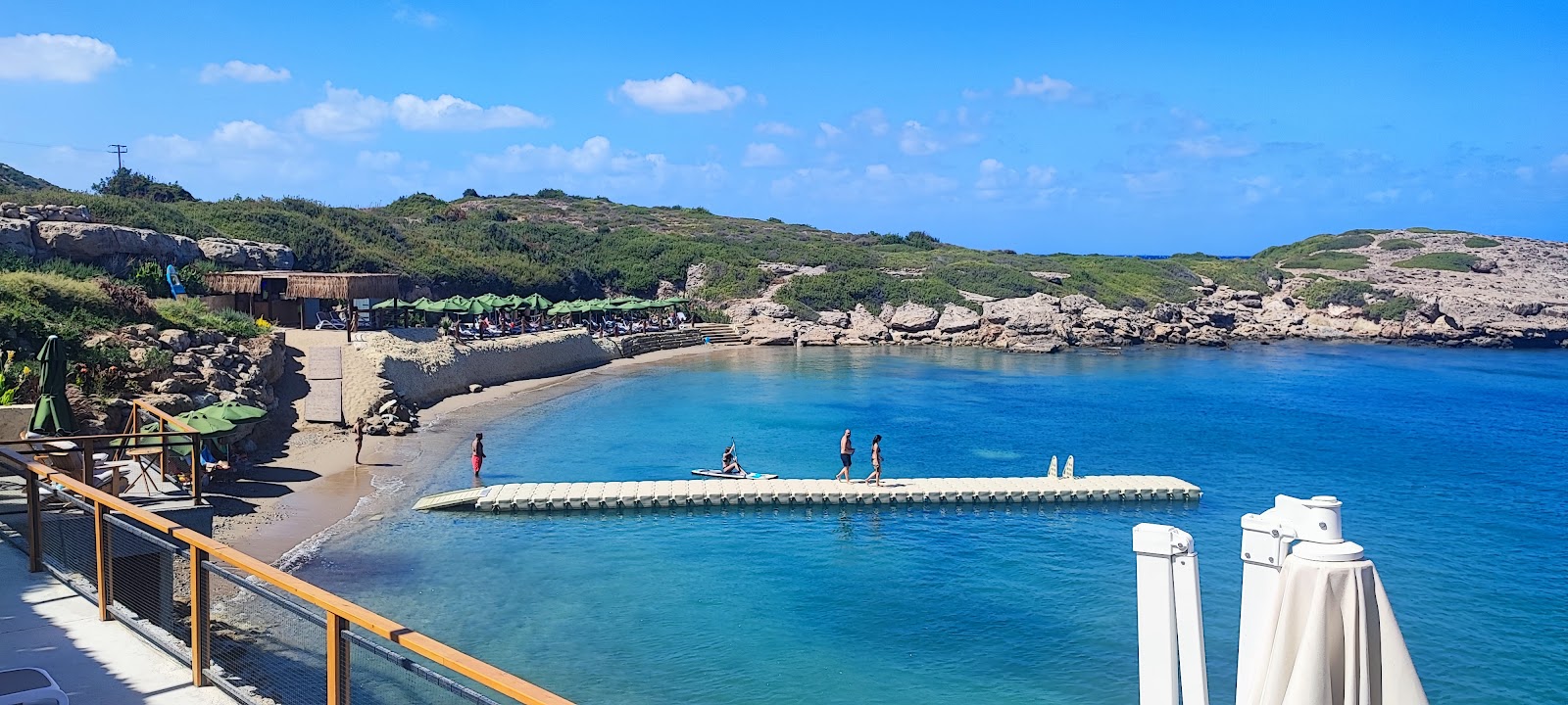 Foto di Lido Cyprus Beach con una superficie del sabbia beige