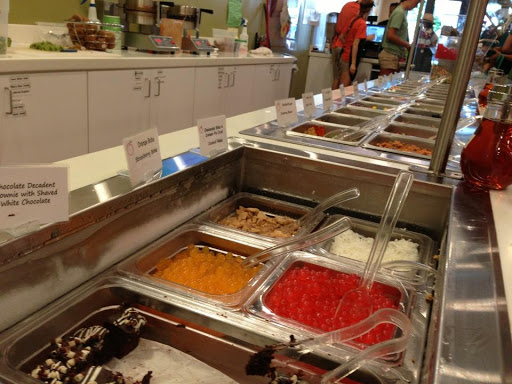 Frozen Yogurt Shop «Peachwave Frozen Yogurt & Gelato», reviews and photos, 6 W 8th St, Holland, MI 49423, USA