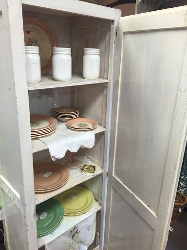 Grocery Store «Troutt Old Time General Store And Market», reviews and photos, 433 N 4th St, Paducah, KY 42001, USA