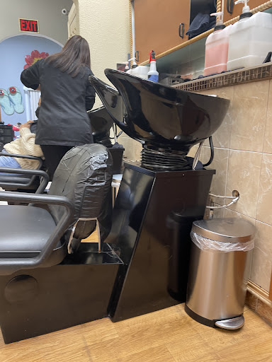 Beauty Salon «212 Beauty Salon, Inc.& Nails Dominican Style.», reviews and photos, 21204 Hillside Avenue, Jamaica, NY 11427, USA