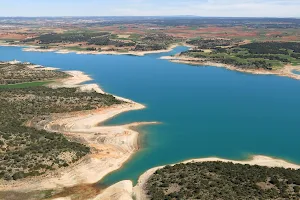 Alarcón Dam image