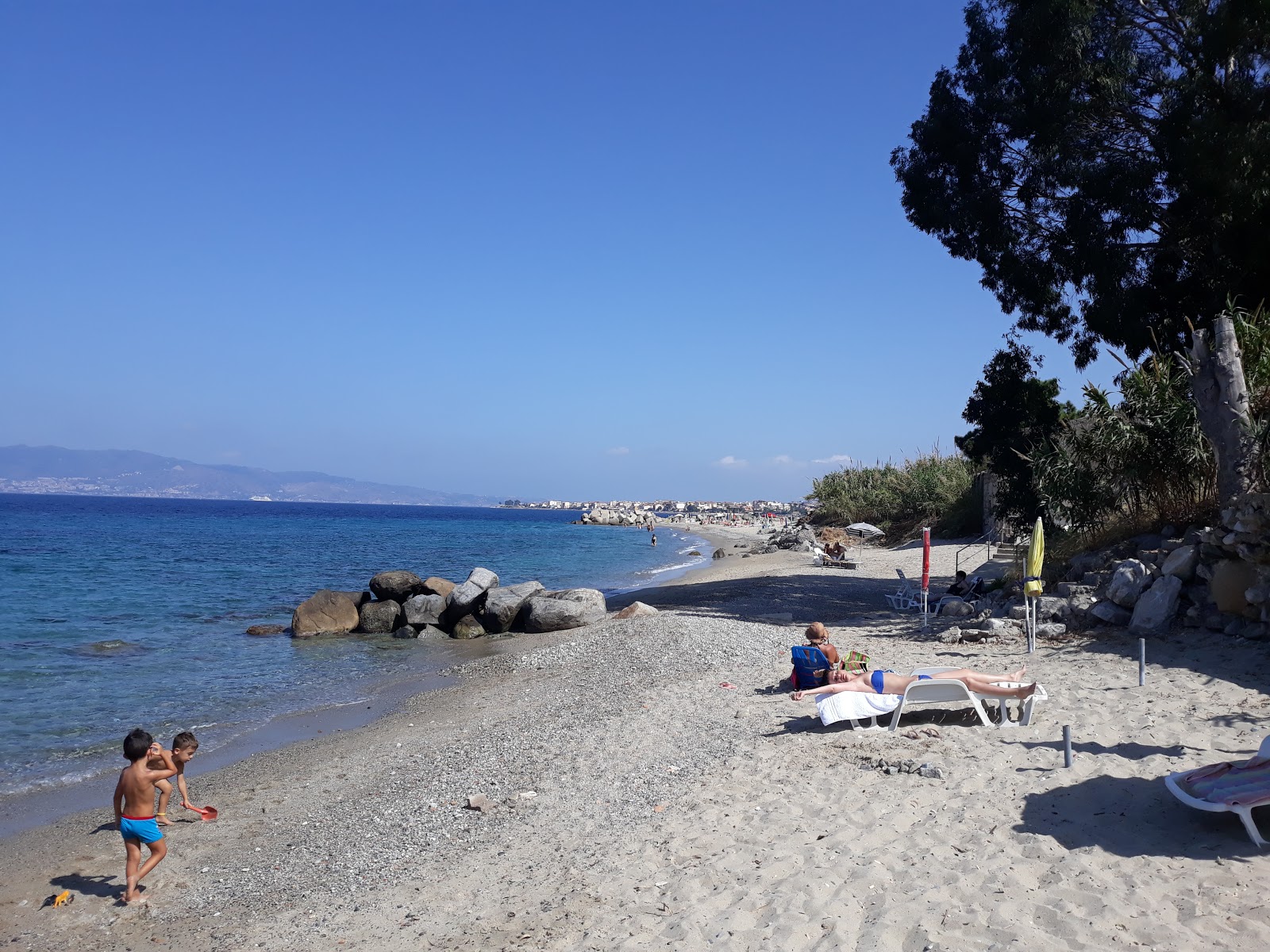 Costa di Pentimele'in fotoğrafı kahverengi kum yüzey ile