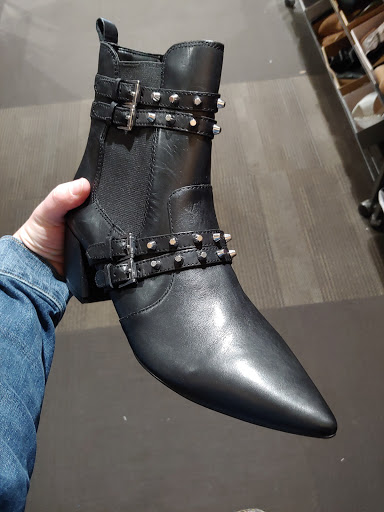 Shoe Store «DSW Designer Shoe Warehouse», reviews and photos, 12997 Fair Lakes Shopping Center, Fairfax, VA 22033, USA