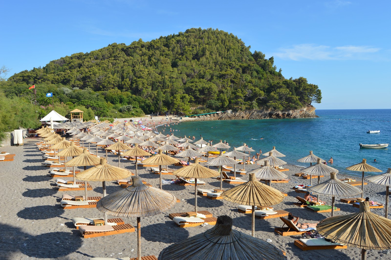 Foto di Luchica beach con una superficie del sabbia grigia