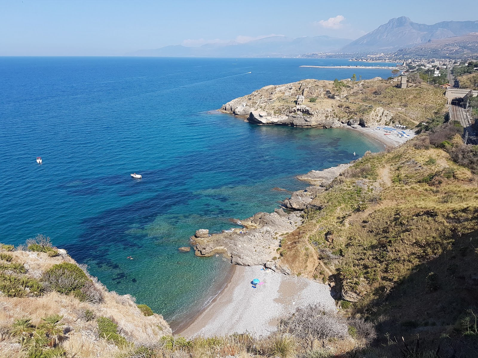 Foto von Norman Tower beach mit kleine bucht