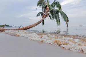 Hayyu Beach Balikpapan image