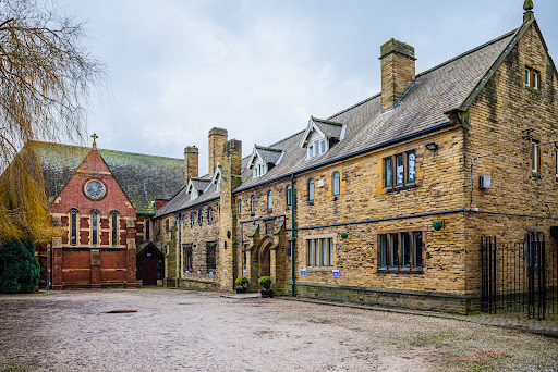 Hall Cliffe School