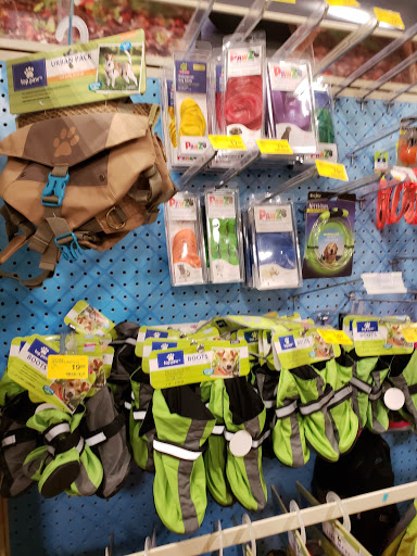 Pet Supply Store «PetSmart», reviews and photos, 150 Glynn Isle, Brunswick, GA 31525, USA