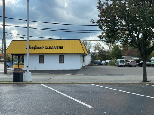 Dry Cleaner «Parkway Cleaners», reviews and photos, 623 E Gay St, West Chester, PA 19380, USA
