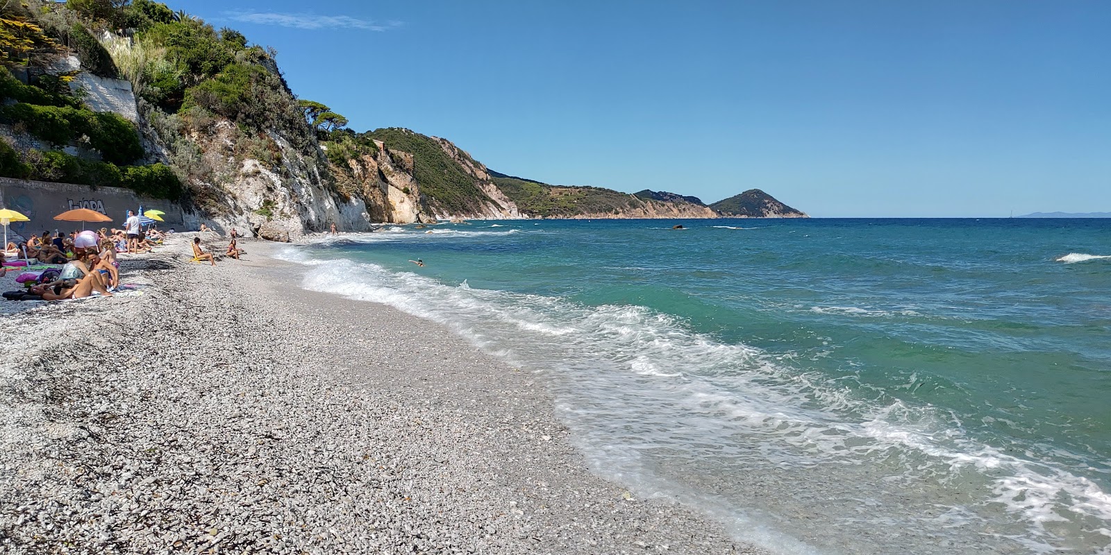 Foto di Spiaggia Della Padulella e l'insediamento