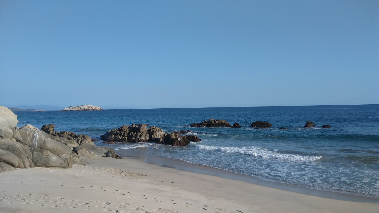 Φωτογραφία του Playa del sur με επίπεδο καθαριότητας πολύ καθαρό