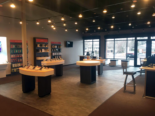 Cell Phone Store «Verizon Wireless / Wireless World», reviews and photos, 3904 Silver Lake Rd NE, St Anthony, MN 55421, USA