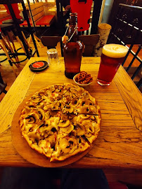 Tarte flambée du Restaurant de spécialités alsaciennes L'Alsacien République - Restaurant / Bar à Flammekueche à Paris - n°5