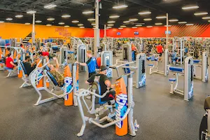 Crunch Fitness - Hamilton East Mountain image