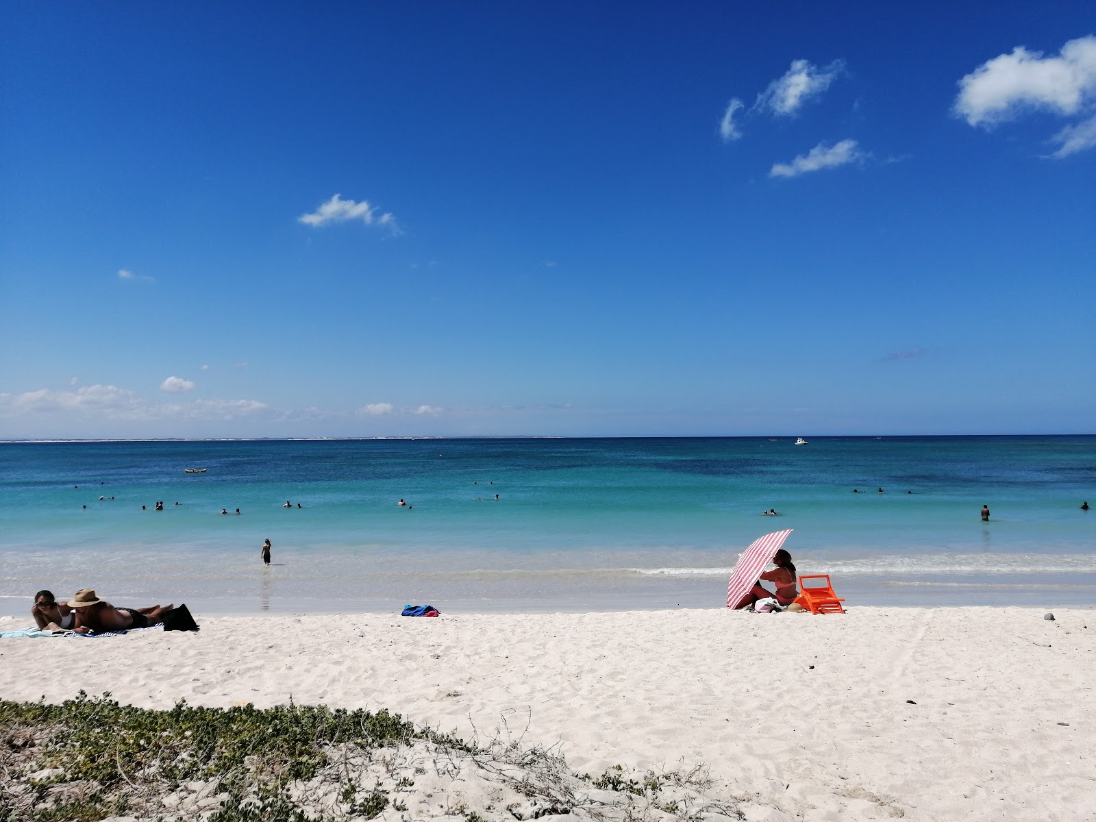 Zdjęcie Struisbaai Main beach z powierzchnią turkusowa czysta woda