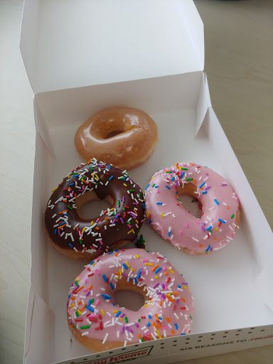 Bakery «Krispy Kreme Doughnuts», reviews and photos, 2900 S 108th St, Milwaukee, WI 53227, USA