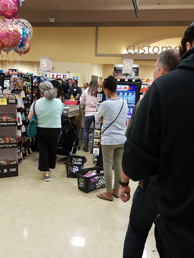 Grocery Store «Safeway», reviews and photos, 5821 Crossroads Cir, Falls Church, VA 22041, USA