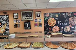 Roberto's Pizzeria & Restaurant image