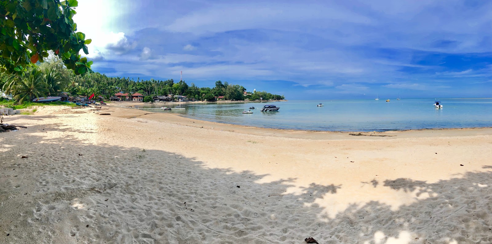 Photo de Retro Beach avec l'eau cristalline de surface