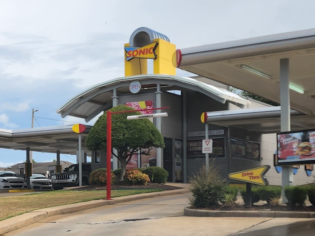 Sonic Drive-In 72904