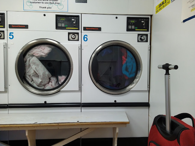 Lyndhurst Washeteria - Laundry service