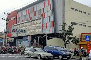 Laris Supermarket image