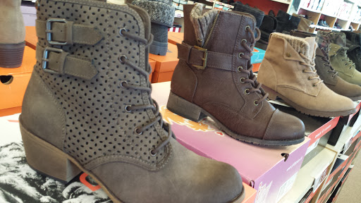 Shoe Store «Famous Footwear», reviews and photos, 7023 SW Nyberg St, Tualatin, OR 97062, USA