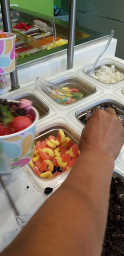 Frozen Yogurt Shop «Yogurtland», reviews and photos, 1000 N Western Ave #102, San Pedro, CA 90732, USA