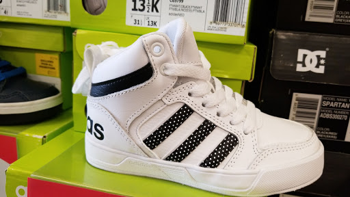 Shoe Store «Shoe Carnival», reviews and photos, 3800 Merle Hay Rd, Des Moines, IA 50310, USA