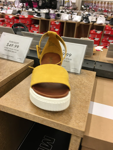 Shoe Store «DSW Designer Shoe Warehouse», reviews and photos, 7616 Farm to Market 1960 Rd W, Houston, TX 77069, USA