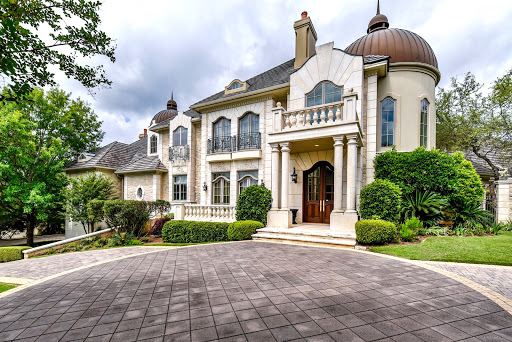 Austin Luxury Group | Gary & Michelle Dolch / Compass Real Estate Austin