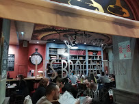 Atmosphère du Restaurant de hamburgers Les Brocanteurs à Rennes - n°14