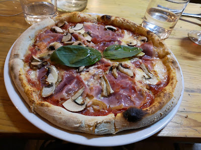 Au comptoir à pâtons à Lyon