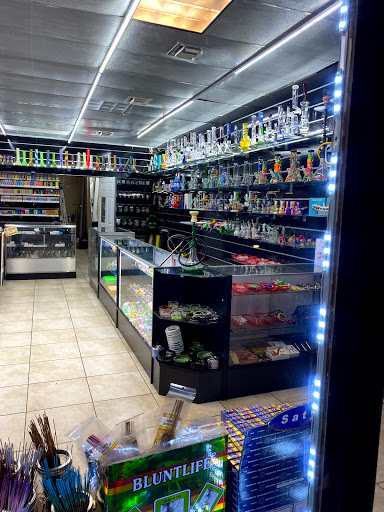 Vaporizer Store «Miami Vape Smoke Shop», reviews and photos, 471 NE 167th St, North Miami Beach, FL 33162, USA