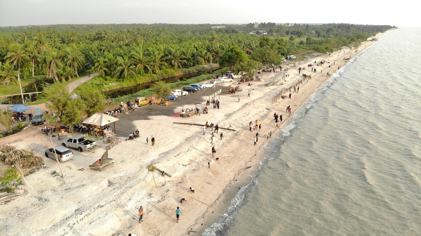 Foto av Sungai Kajang Beach med lång rak strand