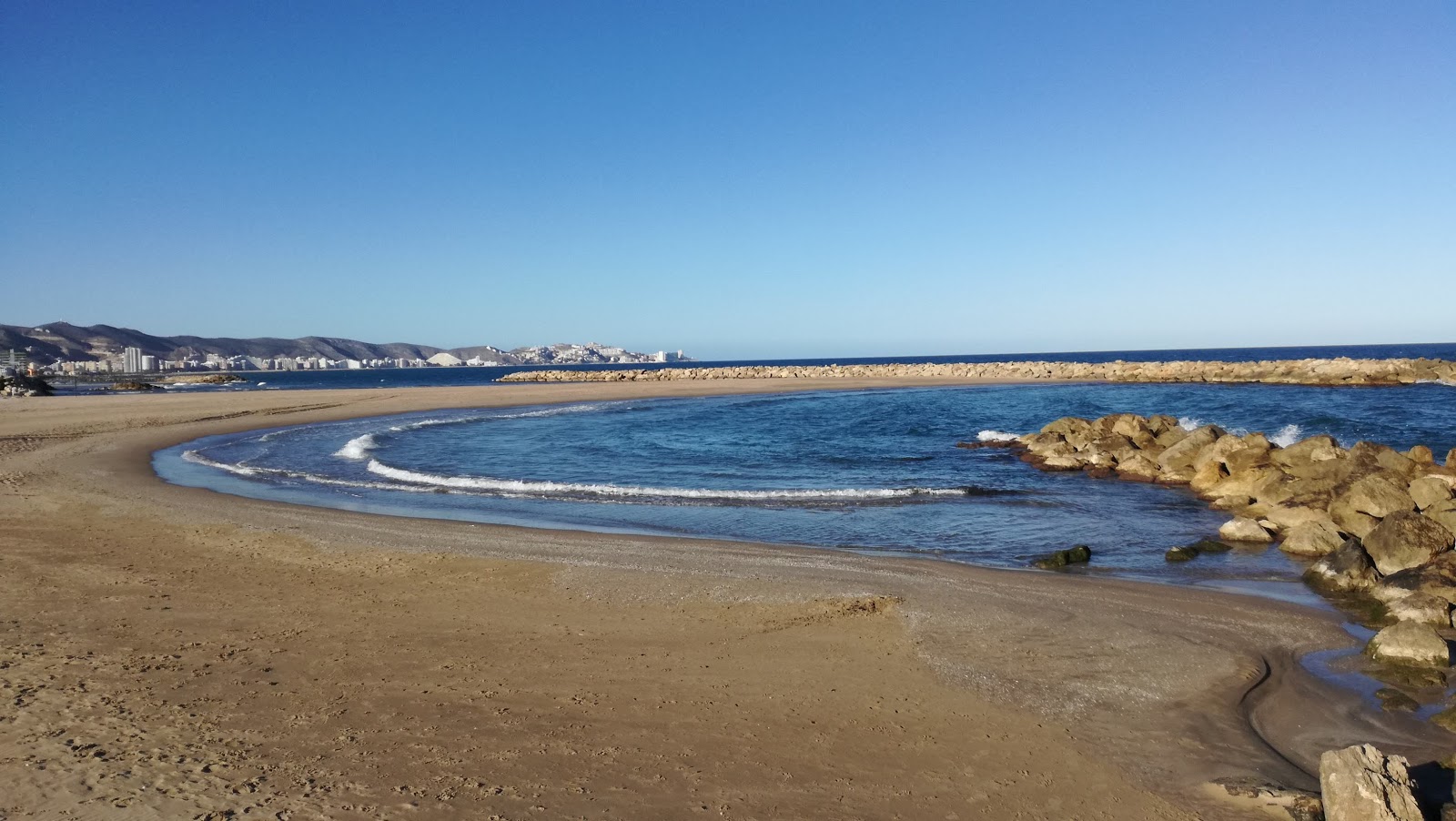 Playa de L'Estany的照片 带有小海湾