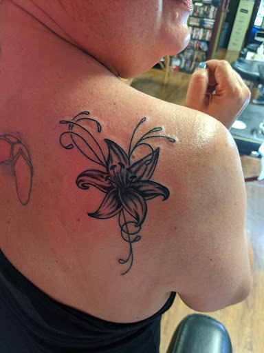 Tattoo Shop «MOM’S TATTOOS», reviews and photos, 1381 Main St, Dunedin, FL 34698, USA