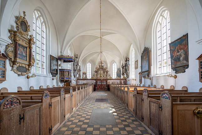 Anmeldelser af Slangerup Kirke - Skt. Mikaels i Birkerød - Kirke