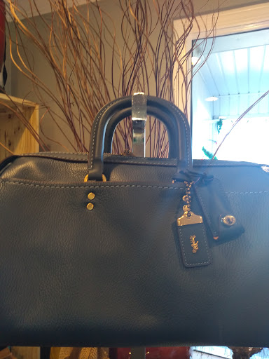 Consignment Shop «Fashion Finders Consignment», reviews and photos, 4765 Alabama Rd NE #120, Roswell, GA 30075, USA