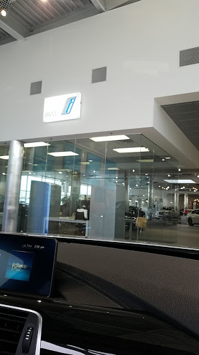 BMW Dealer «BMW of Milwaukee North», reviews and photos, 5990 N Green Bay Ave, Glendale, WI 53209, USA