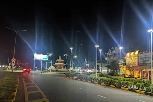 Thma Koul Roundabout image