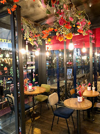 Atmosphère du Restaurant indien moderne Bollynan streetfood indienne - Grands Boulevards à Paris - n°11