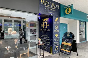 HOUNDS - Escape Games - Immersive Experiences - Mini Bar image